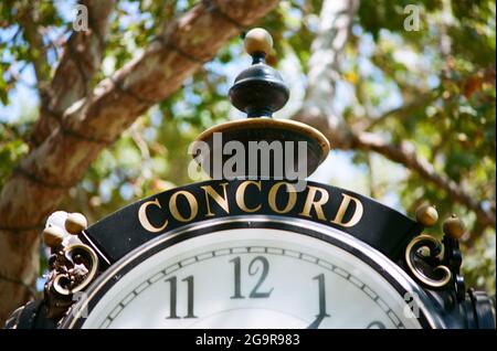 États-Unis. 08 septembre 2017. Gros plan d'une horloge ornée sur une place publique de la baie de San Francisco, Concord, Californie, 8 septembre 2017. (Photo par Smith Collection/Gado/Sipa USA) crédit: SIPA USA/Alay Live News Banque D'Images