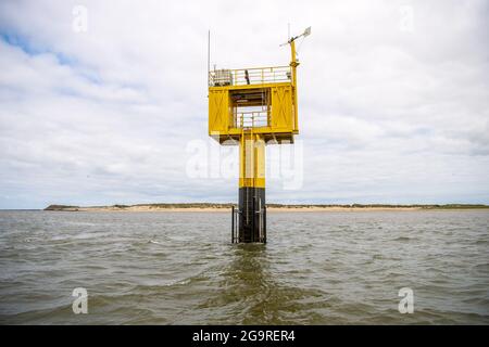 Nordsee, Allemagne. 22 juillet 2021. Une station de mesure permanente de l'université Carl von Ossietzky d'Oldenburg est située entre les îles de la Frise orientale Spiekeroog et Langeoog. Credit: Sina Schuldt/dpa/Alay Live News Banque D'Images