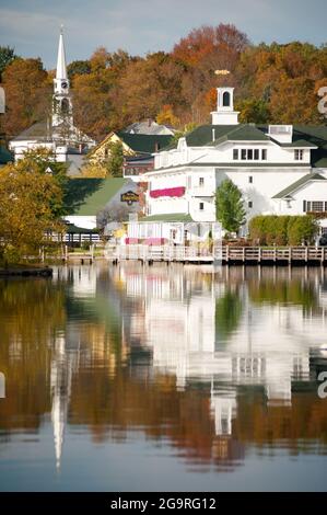 Vue de Meredith, New Hampshire, vue depuis le M/S Mount Washington, Lake Winnipesaukee, NH, États-Unis Banque D'Images