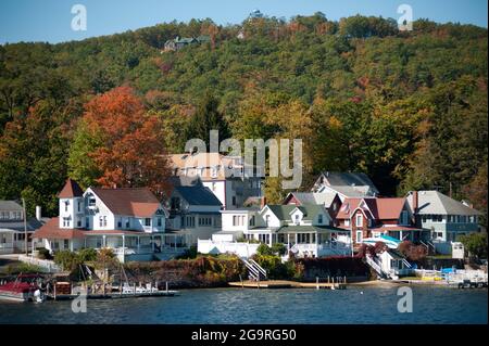 Vue sur la plage de Weirs depuis M/S Mount Washington, Lake Winnipesaukee, New Hampshire, États-Unis Banque D'Images