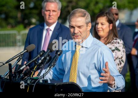 Le représentant des États-Unis, Jim Jordan (républicain de l'Ohio), fait des remarques au cours d'une conférence de presse sur le comité spécial 1/6 devant le Capitole des États-Unis, à Washington, DC, le mardi 27 juillet 2021. Crédit : Rod Lamkey/CNP Banque D'Images