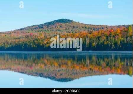 Fall Folage, Millsfield Pond, Millsfield, New Hampshire, États-Unis Banque D'Images