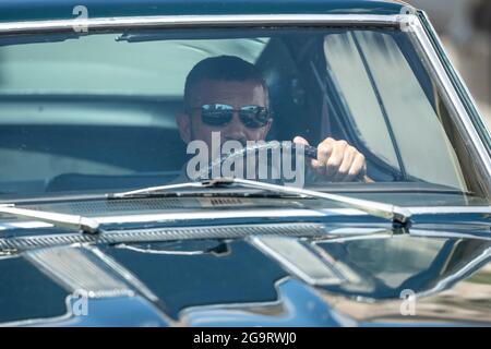 Thessalonique, Grèce - 3 juillet 2021. L'acteur espagnol, Antonio Banderas (C), pendant le tournage du thriller d'action, l'Enforcer, dans les rues de T Banque D'Images