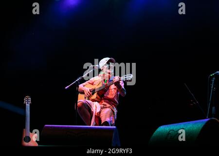 manu chao en direct pendant le festival des fleurs à Turin Banque D'Images