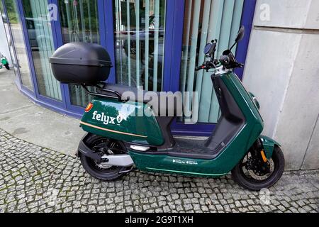 E-scooter de Felyx, Berlin, Allemagne Banque D'Images