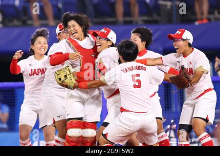 Kanagawa, Japon. 27 juillet 2021. Groupe d'équipe du Japon (JPN) Softball : finale du match entre les Etats-Unis et le Japon au stade de baseball de Yokohama à Kanagawa, Japon . Credit: Yohei Osada/AFLO SPORT/Alay Live News Banque D'Images