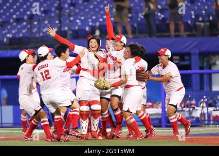 Kanagawa, Japon. 27 juillet 2021. Groupe d'équipe du Japon (JPN) Softball : finale du match entre les Etats-Unis et le Japon au stade de baseball de Yokohama à Kanagawa, Japon . Credit: Yohei Osada/AFLO SPORT/Alay Live News Banque D'Images