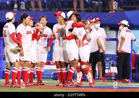 Kanagawa, Japon. 27 juillet 2021. Groupe d'équipe du Japon (JPN) Softball : finale du match entre les Etats-Unis et le Japon au stade de baseball de Yokohama à Kanagawa, Japon . Credit: Yohei Osada/AFLO SPORT/Alay Live News Banque D'Images