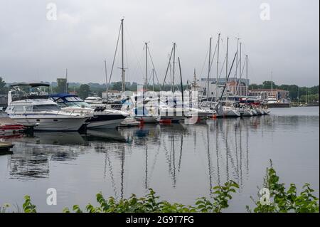 Port de Borgholm sur l'île suédoise de la mer Baltique Öland. Cette île est une destination populaire pour les bateaux de loisirs. Banque D'Images