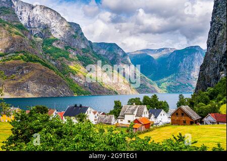 Un très petit village de l'ouest de la Norvège appelé Undredal. Banque D'Images