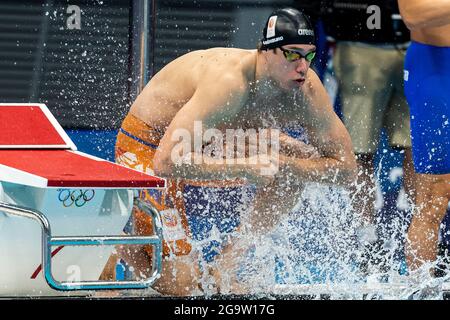 TOKYO, JAPON - JUILLET 27 : Stan Pijnenburg, des pays-Bas, en compétition avec les hommes Freestyle de 100m pendant les Jeux Olympiques de Tokyo 2020 à l'Aquatics de Tokyo Banque D'Images