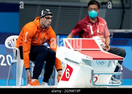 TOKYO, JAPON - JUILLET 27 : Stan Pijnenburg, des pays-Bas, en compétition avec les hommes Freestyle de 100m pendant les Jeux Olympiques de Tokyo 2020 à l'Aquatics de Tokyo Banque D'Images