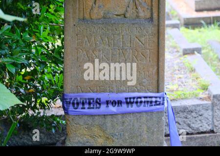 Emmeline Pankhurst, une militante britannique des droits des femmes qui a été enterrée au cimetière Brompton dans le sud-ouest de Londres. Banque D'Images