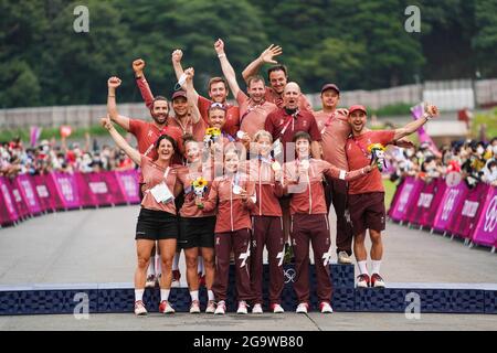 Shizuoka, Japon. 27 juillet 2021. Jolanda Neff (SUI), Sina Frei (SUI), Linda Indergand (SUI) Cyclisme : les femmes de l'ensemble du pays pendant les Jeux Olympiques de Tokyo 2020 au cours de MTB d'Izu à Shizuoka, Japon . Credit: Shuraro Mochizuki/AFLO/Alamy Live News Banque D'Images