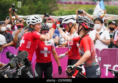 Shizuoka, Japon. 27 juillet 2021. Jolanda Neff (SUI), Sina Frei (SUI), Linda Indergand(SUI), Kata Blanka vas (HUN) Cyclisme : les femmes de l'ensemble du pays pendant les Jeux Olympiques de Tokyo 2020 au cours de MTB d'Izu à Shizuoka, Japon . Credit: Shuraro Mochizuki/AFLO/Alamy Live News Banque D'Images