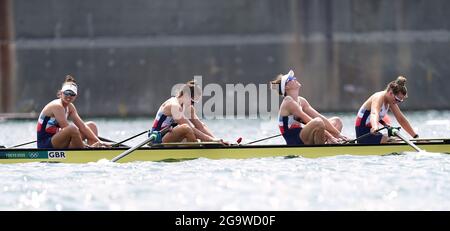 Rowan McKellar, Harriet Taylor, Karen Bennett et Rebecca, en Grande-Bretagne, écourtent leur réaction à la fin de la quatrième place dans les quatre femmes lors de l'aviron sur la voie navigable de la forêt marine le cinquième jour des Jeux Olympiques de Tokyo en 2020 au Japon. Date de la photo: Mercredi 28 juillet 2021. Banque D'Images