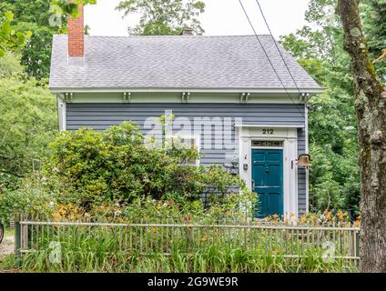 Petite maison du XVIIIe siècle dans Sag Harbor Village Banque D'Images