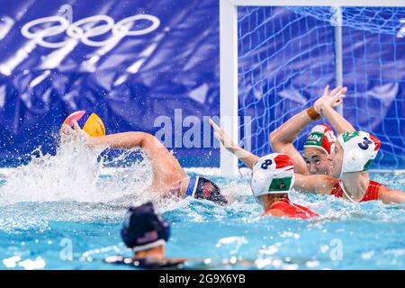 TOKYO, JAPON - JUILLET 28 : ARIA Fischer des États-Unis, Vanda Valyi de Hongrie, Rita Keszthelyi Nagy de Hongrie, Alda Magyari de Hongrie lors du match des femmes du tournoi olympique de water-polo de Tokyo 2020 entre la Hongrie et les États-Unis au Tatsumi Waterpolo Centre le 28 juillet 2021 à Tokyo, Japon (photo de Marcel ter Bals/Orange Pictures) Banque D'Images