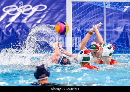 TOKYO, JAPON - JUILLET 28 : ARIA Fischer des États-Unis, Vanda Valyi de Hongrie, Rita Keszthelyi Nagy de Hongrie, Alda Magyari de Hongrie lors du match des femmes du tournoi olympique de water-polo de Tokyo 2020 entre la Hongrie et les États-Unis au Tatsumi Waterpolo Centre le 28 juillet 2021 à Tokyo, Japon (photo de Marcel ter Bals/Orange Pictures) Banque D'Images