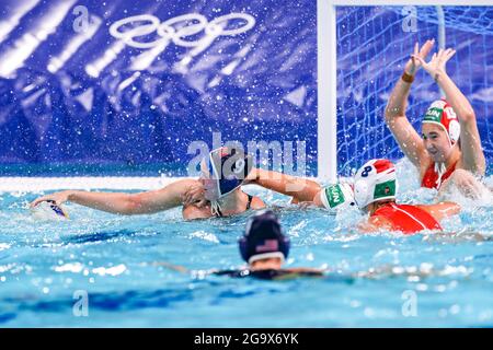 TOKYO, JAPON - JUILLET 28 : ARIA Fischer des États-Unis, Vanda Valyi de Hongrie, Rita Keszthelyi Nagy de Hongrie, Alda Magyari de Hongrie lors du match des femmes du tournoi olympique de water-polo de Tokyo 2020 entre la Hongrie et les États-Unis au Tatsumi Waterpolo Centre le 28 juillet 2021 à Tokyo, Japon (photo de Marcel ter Bals/Orange Pictures) Banque D'Images