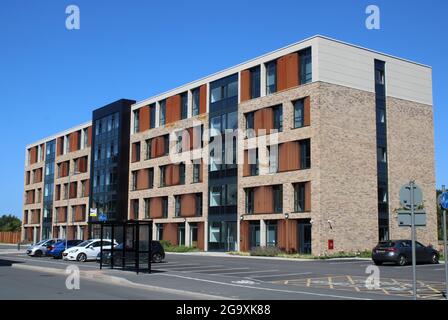 Vue de l'extérieur d'un immeuble moderne à Luneside East Regeneration Project sur St George's Quay, Lancaster, Lancashire, juillet 2021. Banque D'Images