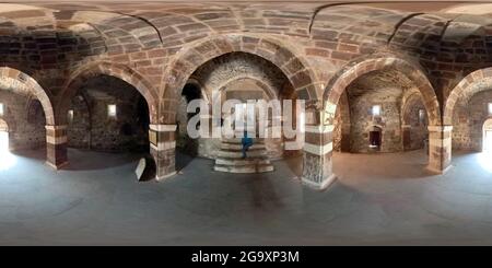 Vue panoramique à 360° de Fresques arméniennes orthodoxes sur les murs de l'église Akhtamar sur l'île Akdamar 360 vue