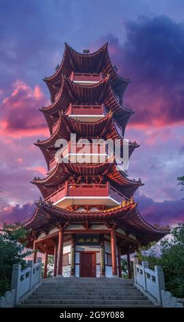 Pagode de Jinshan dans la ville de Xuzhou, province de Jiangsu, Chine, également connue sous le nom de Pagode de su Gong, l'un des huit nouveaux endroits pittoresques du lac Yunlong. Banque D'Images