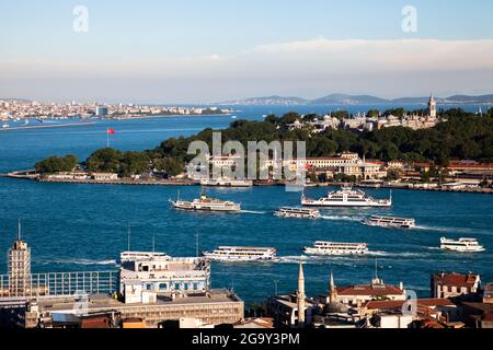 Beyoglu,Istanbul - 06-13-2017:Palais de Topkapi et vue sur l'ancienne Istanbul depuis la Tour de Galata Banque D'Images