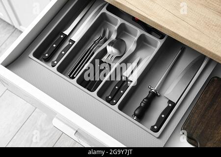 Des couteaux dans un tiroir Photo Stock - Alamy
