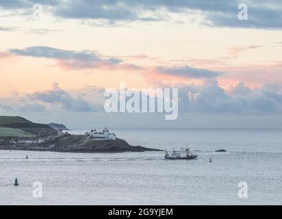 Roches point, Cork, Irlande. 28 juillet 2021. Le chalutier de pêche Soetkin quitte le port de Roches point pour les lieux de pêche après avoir atterri à Cobh, Co. Cork, Irlande. - photo; David Creedon / Alamy Live News Banque D'Images