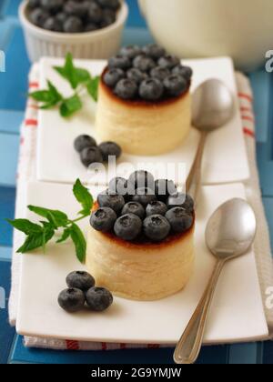 Cheesecake aux myrtilles. Banque D'Images