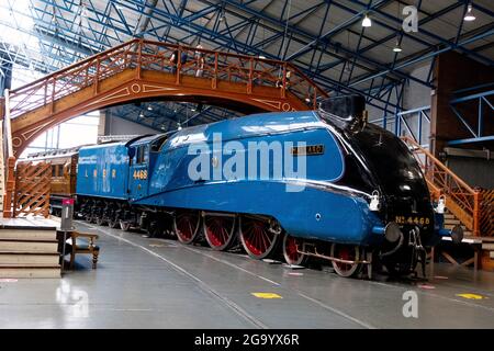 Locomotive à vapeur Mallard détenteur de la locomotive à vapeur la plus rapide du monde, logée au Musée national des chemins de fer, York Banque D'Images