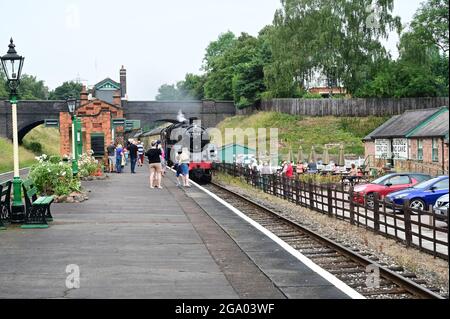 BR standard classe 5 se tirant dans la gare de Rothley. Banque D'Images