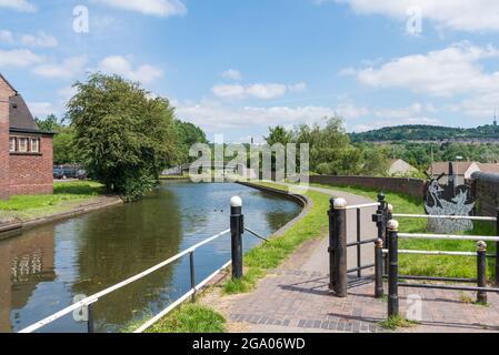 Le canal Dudley traversant Netherton, Dudley, Black Country et West Midlands Banque D'Images