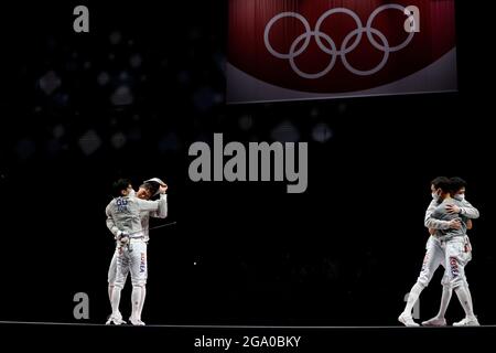 Chiba, Japon. 28 juillet 2021. Escrime: Jeux olympiques, 1130: Équipe de sabre, hommes, finale. DienTeam de Corée remporte l'or. Credit: Oliver Weiken/dpa/Alay Live News Banque D'Images