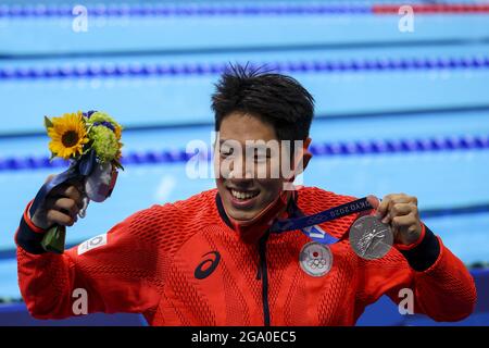 Tokyo, Japon. 28 juillet 2021. Tomoru Honda du Japon a remporté la médaille du sliver lors de la cérémonie de la médaille du papillon de 200 m au Centre aquatique de Tokyo, lors des Jeux Olympiques d'été de Tokyo, au Japon, le mercredi 28 juillet 2021. Photo par Tasos Katopodis/UPI. Crédit : UPI/Alay Live News Banque D'Images