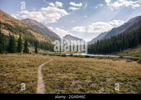 Sentier de randonnée dans la région sauvage du Colorado Banque D'Images