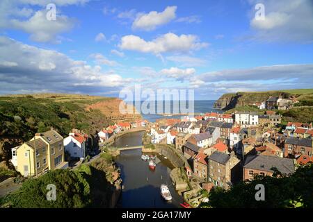 chalets et bateaux à staithes yorkshire royaume-uni Banque D'Images