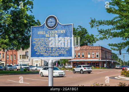 Holly Springs, Mississippi Historic Downtown Square et panneau Blues Trail honorant Hill Country Blues, R.L. Burnside et David Junior Kimbrough. Banque D'Images