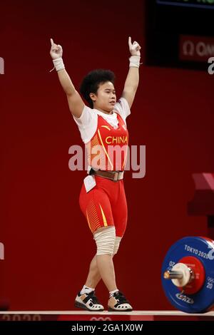 HOU Zhihui (CHN) vainqueur aux Jeux Olympiques Tokyo 2020, Weightlifting Women's 49 kg Group A final le 24 juillet 2021 au Tokyo International Forum à Tokyo, Japon - photo Kishimoto / DPPI / LiveMedia Banque D'Images