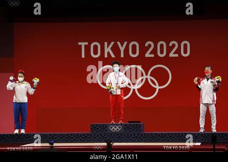 Chanu Saikhom MIRABAI (IND) 2e Médaille d'argent, HOU Zhihui (CHN) Médaille d'or, Windy Cantika AISAH (INA) 3e Médaille de bronze lors des Jeux Olympiques Tokyo 2020, cérémonie de la Médaille finale de la médaille de poids des femmes de 49 kg Groupe A le 24 juillet 2021 au Forum international de Tokyo, Japon - photo photo Kishimoto / DPPI / LiveMedia Banque D'Images