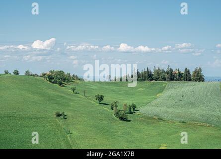 Lieu paisible sur les collines à la campagne entre Modène et Bologne, Émilie et Romagne, Italie. Banque D'Images