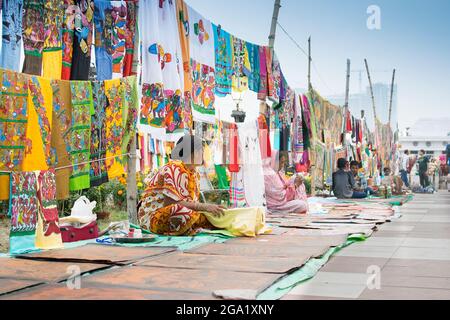 Kolkata, Bengale-Occidental, Inde - 28 novembre 2015 : artisanat en vente, pendant la Foire de l'artisanat à Kolkata. La plus grande foire de l'artisanat i Banque D'Images