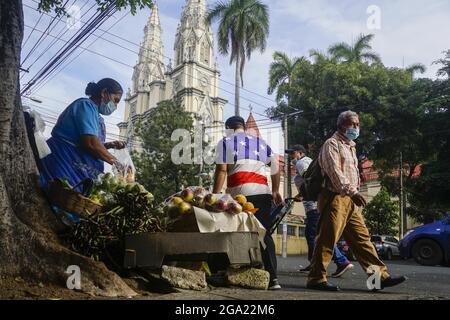 San Salvador, El Salvador. 28 juillet 2021. Le Salvador a enregistré une augmentation du nombre de nouveaux cas de coronavirus, passant à 280 par jour. Le Salvador a imposé l'un des plus longs blocages au cours de sa première vague de cas. (Image de crédit: © Camilo Freedman/ZUMA Press Wire) Banque D'Images