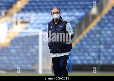 Blackburn, Royaume-Uni. 28 juillet 2021. Marcelo Bielsa, directeur de Leeds United, arrive à Ewood Park à Blackburn, au Royaume-Uni, le 7/28/2021. (Photo de Mark Cosgrove/News Images/Sipa USA) crédit: SIPA USA/Alay Live News Banque D'Images