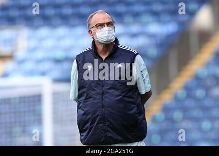 Blackburn, Royaume-Uni. 28 juillet 2021. Marcelo Bielsa, directeur de Leeds United, arrive à Ewood Park à Blackburn, au Royaume-Uni, le 7/28/2021. (Photo de Mark Cosgrove/News Images/Sipa USA) crédit: SIPA USA/Alay Live News Banque D'Images