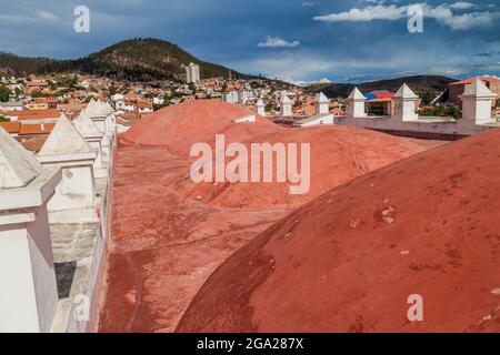 Toit de l'église Templo Nuestra Senora de la Merced à sucre, capitale de la Bolivie. Banque D'Images