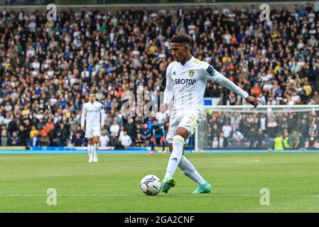 Blackburn, Royaume-Uni. 28 juillet 2021. Junior Firpo #3 de Leeds United passe la balle dans la zone d'attaque de Blackburn, Royaume-Uni le 7/28/2021. (Photo de Mark Cosgrove/News Images/Sipa USA) crédit: SIPA USA/Alay Live News Banque D'Images