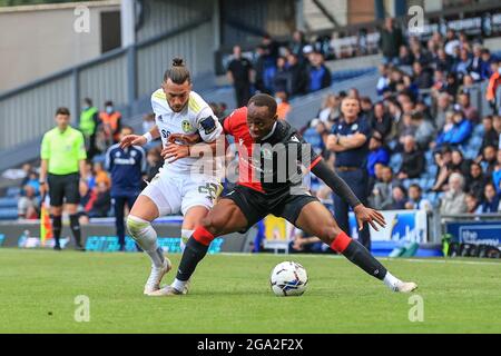 Blackburn, Royaume-Uni. 28 juillet 2021. Ryan Nyambe no 2 de Blackburn Rovers détient Jack Harrison no 22 de Leeds United à Blackburn, au Royaume-Uni, le 7/28/2021. (Photo de Mark Cosgrove/News Images/Sipa USA) crédit: SIPA USA/Alay Live News Banque D'Images