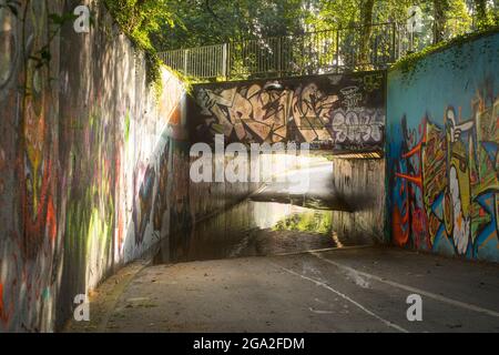 Un passage souterrain inondé sous l'A33 sur Southampton Common Banque D'Images